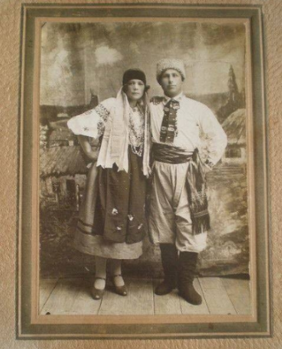 Смотрите, какие вышиванки носили на Донбассе более 100 лет назад (фото)